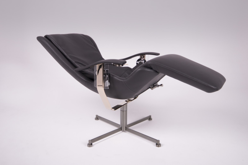 Illustration for article titled Putting A $52,000 Armchair In A Dealership Showroom Is A Very Rolls-Royce Thing To DoÂ